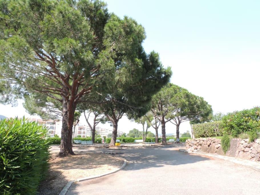 Ginkgo Studio - Piscine, Proche De La Mer, Golf, Wifi 망들리유 라 나플 외부 사진