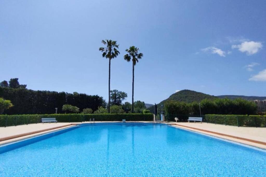 Ginkgo Studio - Piscine, Proche De La Mer, Golf, Wifi 망들리유 라 나플 외부 사진